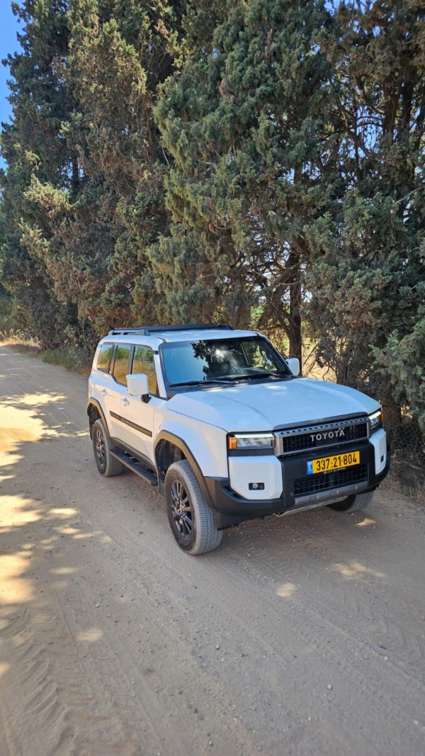 טויוטה לנד קרוזר גרסת LUXURY PRO