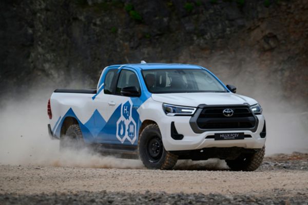 -2024-toyota-hilux-fcev-prototype-dpl-dynamic-004