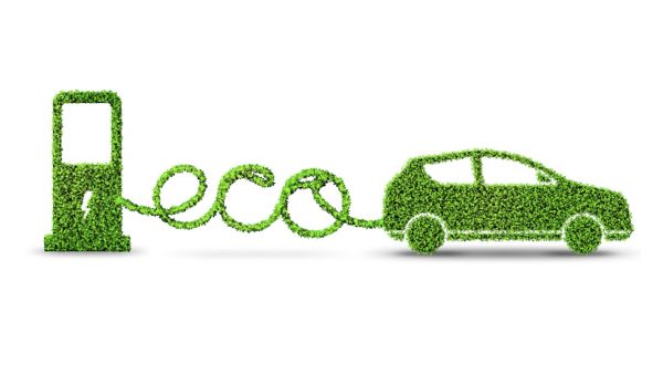 Grüne Illustration einer Zapfsäule und eines Autos aus Blätterstruktur mit dem Schriftzug eco als Symbol für nachhaltige Mobilität