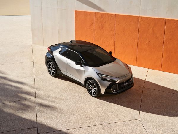 Toyota C-HR geparkt