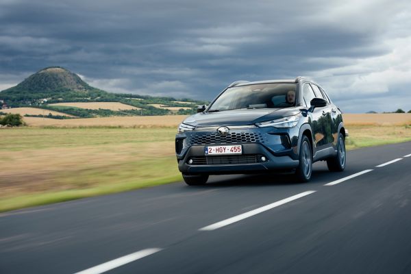 Toyota , Corolla , Cross , exterieur , driekwart , linksvoor