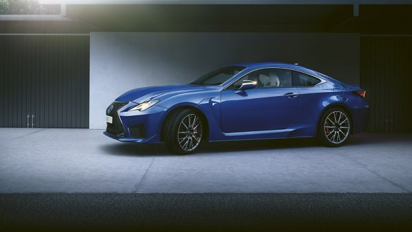 Lexus RC F Blau Seitenansicht