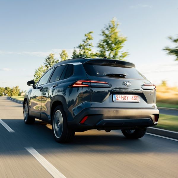 Toyota, Corolla, Cross, exterieur, driekwart, linksachter