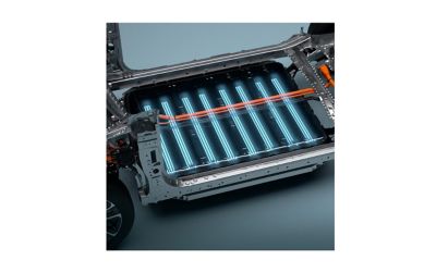 Illustration: Längsschnitt einer Batterie im Unterboden eines Fahrzeugs.