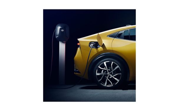 Toyota Prius-Plug-in an einer Wallbox