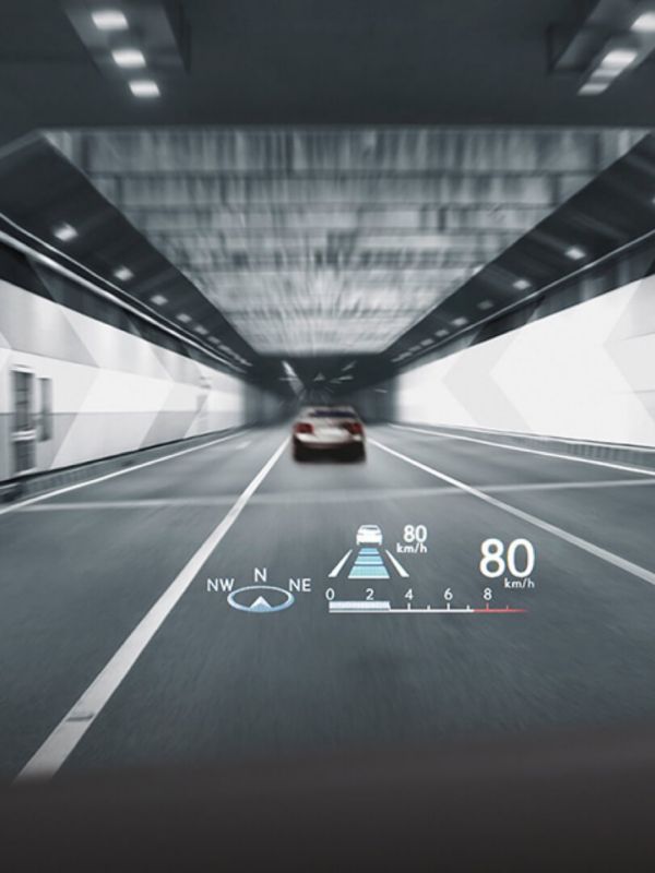 Head-Up-Display aus Sicht des Fahrers in einem Lexus