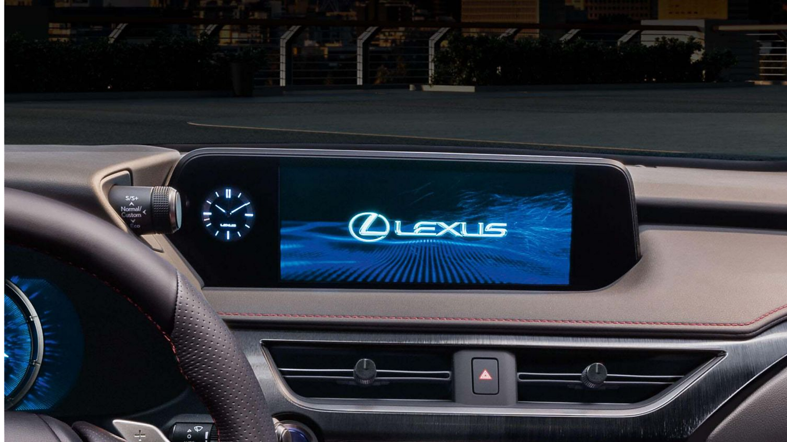 Nahaufnahme des Innenraums eines Lexus Premium Lexus Navigationssystems