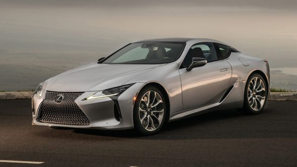 Silbernes Lexus LC Coupé 