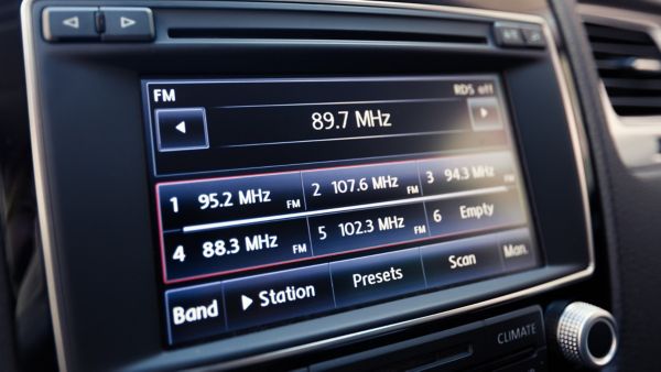 Autoradio Display auf dem Bordcomputer