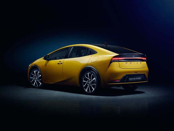 Vue 3/4 arrière de Prius