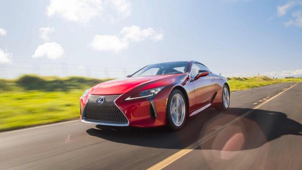 Lexus LC Coupé beim fahren