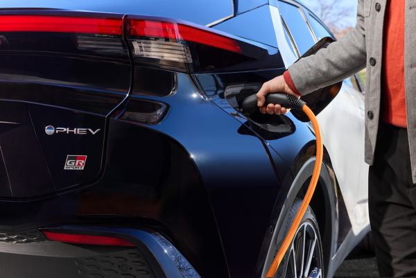 Carga Toyota C-HR Plug-In