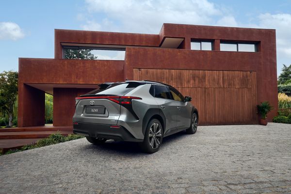 Toyota, bZ4X, exterieur, driekwart, rechtsachter