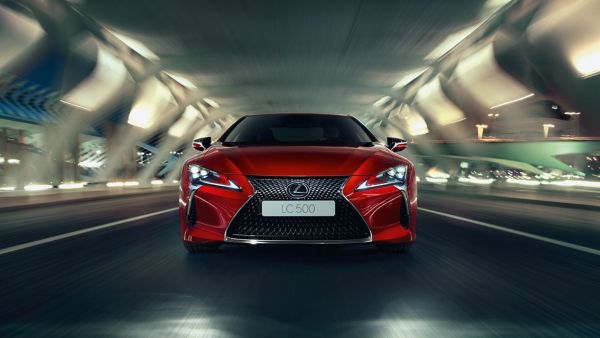 Lexus LC 500h mit markantem Kühlergrill