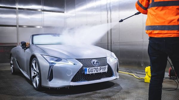 LEXUS’UN ÜSTÜ AÇILAN LC CONVERTIBLE MODELİ EKSTREM DONDURUCU TESTLERDEN GEÇTİ