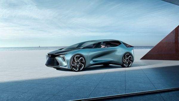 Ein Lexus LF-30 Electrified Konzeptfahrzeug in der Seitenansicht