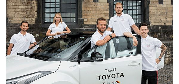 Team Toyota Deutschland, sechs Athleten nebeneinander der Größe nach angeordnet