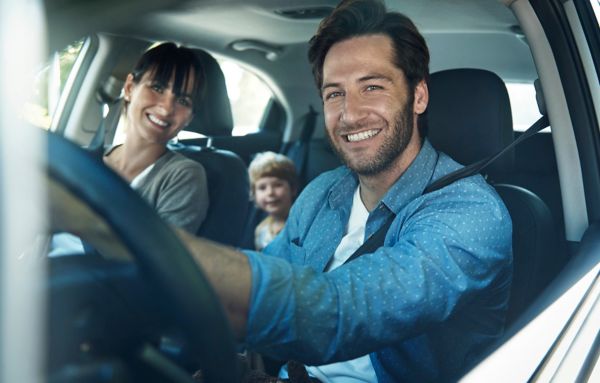 Familie im Auto