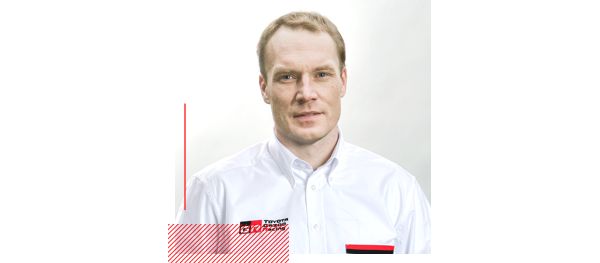 Teamchef Jari-Matti Latvala schaut ernst geradeaus