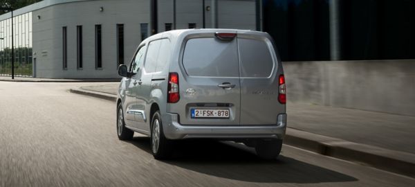 Toyota Professional umacnia się na pozycji lidera rynku LCV w Polsce