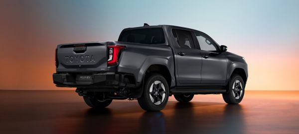 Új generáció, új hajtásláncok, új korszak: Megérkezett a legújabb, elektrifikált Toyota Hilux