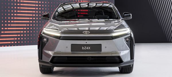 Toyota bZ4X má rychlejší nabíjení, vyšší výkon a delší dojezd