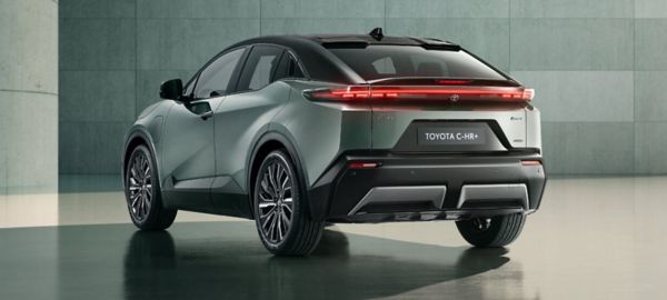Toyota chrlí novinky: Představujeme úplně nový elektromobil C-HR+