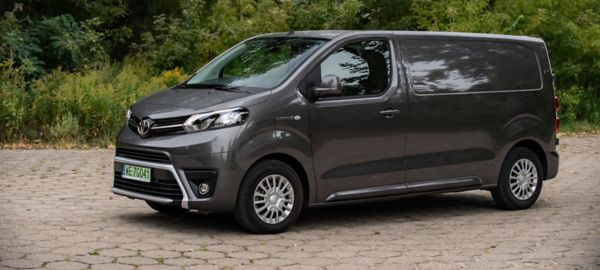 Toyota Professional umacnia się na pozycji lidera rynku LCV w Polsce