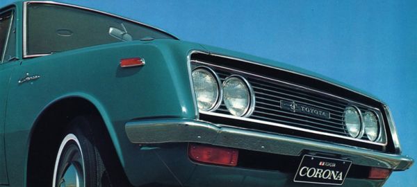Toyota Corona z 60. let doprovodí jízdu veteránů z Prahy do Ósaky