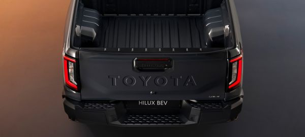 Új generáció, új hajtásláncok, új korszak: Megérkezett a legújabb, elektrifikált Toyota Hilux