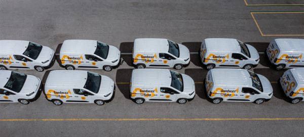 Zdjęcie floty samochodów Toyota PROACE CITY w barwach Sandwicz Szop