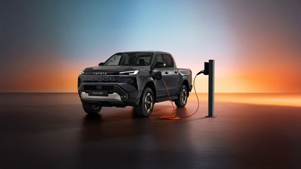 Új generáció, új hajtásláncok, új korszak: Megérkezett a legújabb, elektrifikált Toyota Hilux