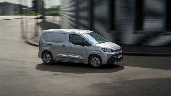 Toyota Professional umacnia się na pozycji lidera rynku LCV w Polsce