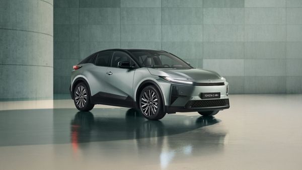 Toyota chrlí novinky: Představujeme úplně nový elektromobil C-HR+