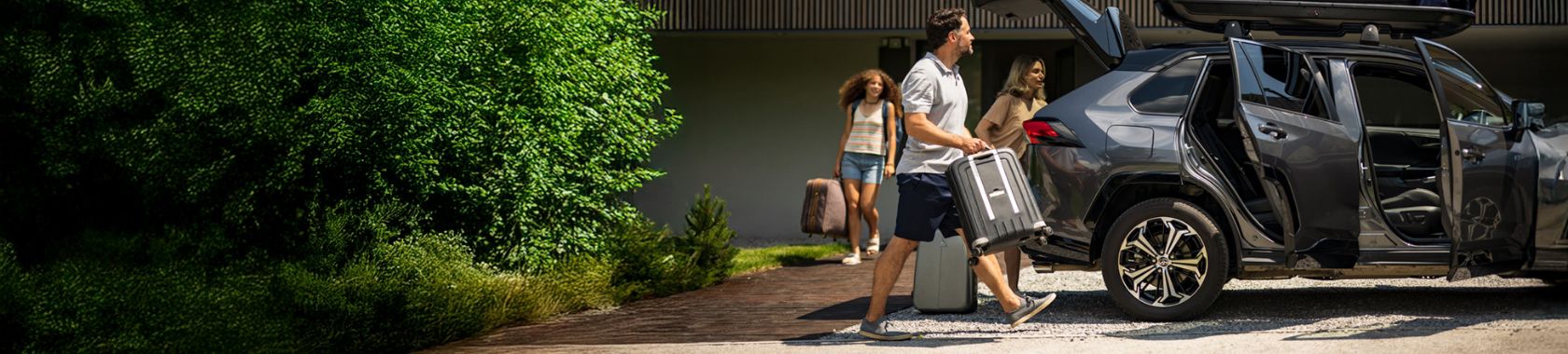 Toyota Corolla wyjeżdżająca z garażu