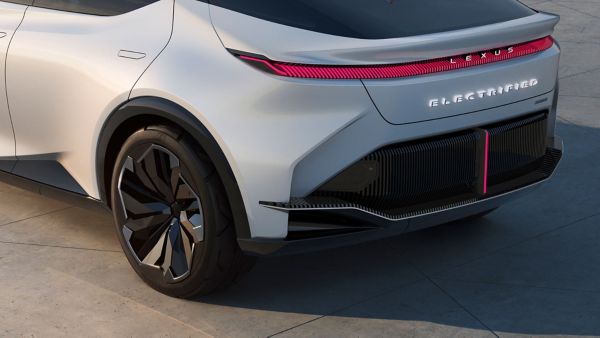 Detailaufnahme des Hecks eines Lexus LF-Z Electrified Konzeptwagens