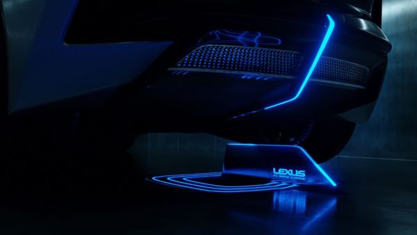 Beleuchtete Detailaufnahme des Hecks des Lexus LF-30 Electrified Konzeptfahrzeugs