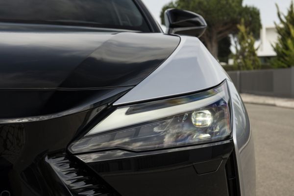 Lexus RZ - Electrizează-ți așteptările