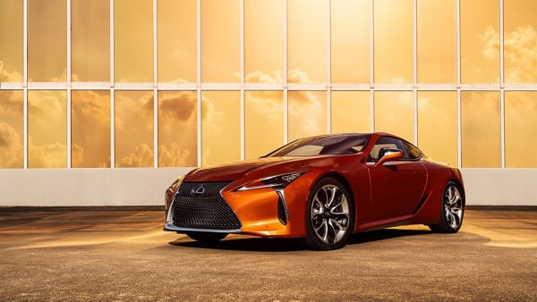 LEXUS LC 500 CONVERTIBLE KADINLAR TARAFINDAN “EN İYİ LÜKS OTOMOBİL” SEÇİLDİ