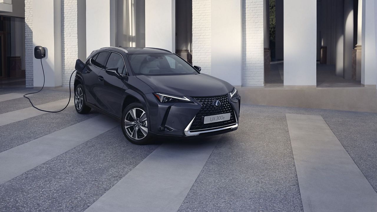 A man using the hands-free boot lid on the Lexus Lexus UX