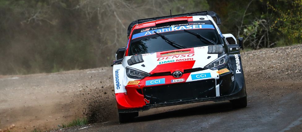 Toyota YARIS Rally1 Hybrid podczas rajdu WRC.