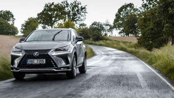 LEXUS NX 300H ZVOLEN NEJLEPŠÍM HYBRIDNÍM MODELEM