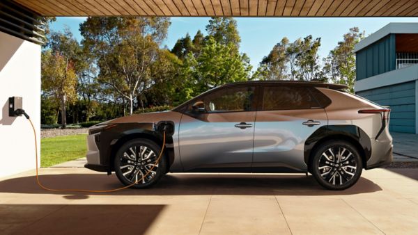Toyota bZ4X SUV elektryczny z dopłatą