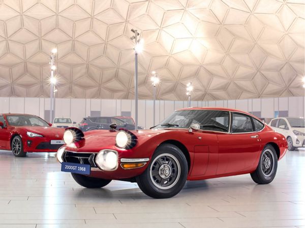 Toyota 2000GT car in red