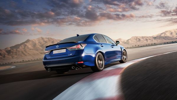 Lexus GS F na pretekárskej trati