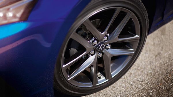 Lexus CT 200h tyre wheel