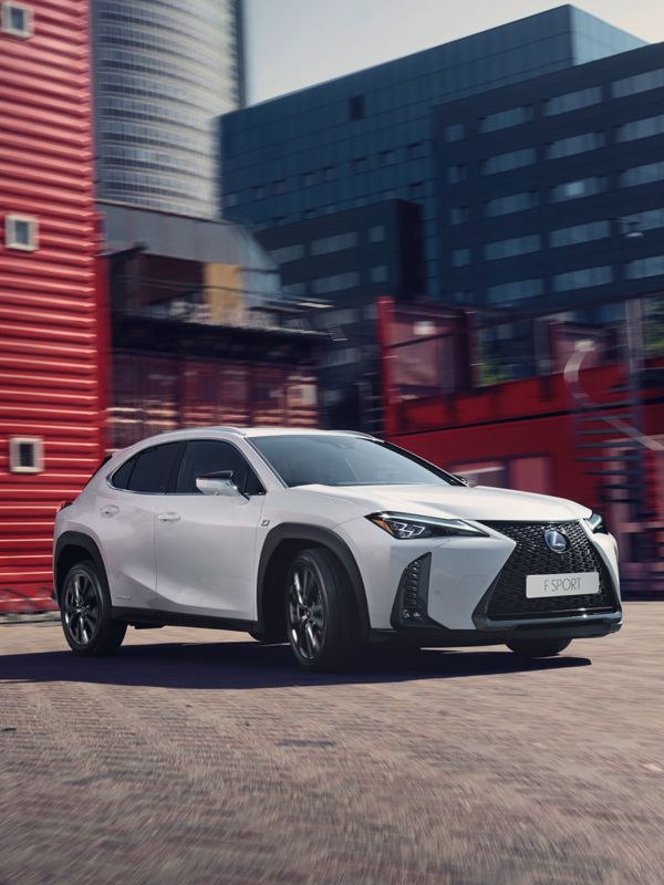 NOVÝ LEXUS UX