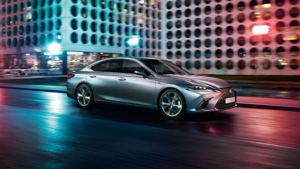 Lexus начинает прием заказов на новое поколение роскошного седана премиум-класса ES