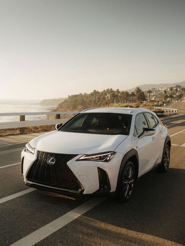 ΓΝΩΡΙΣΤΕ ΤΟ LEXUS UX