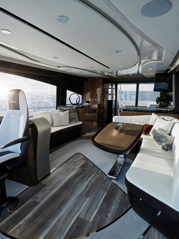 YACHT DE LUXE : LE LY 650